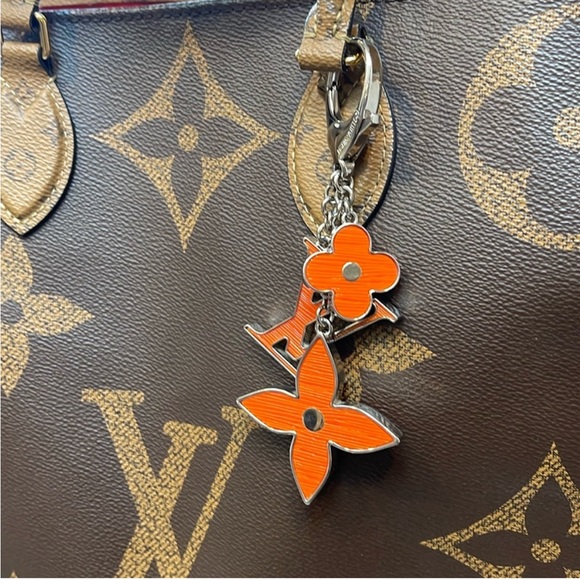 Louis Vuitton Floral Orange Epi Bag Charm Key Holder EUC - Picture 3 of 6